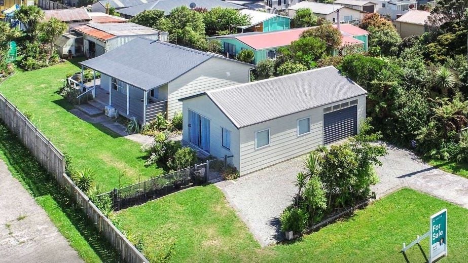 8 Cook Street, Carters Beach, Westport - Carousel 1