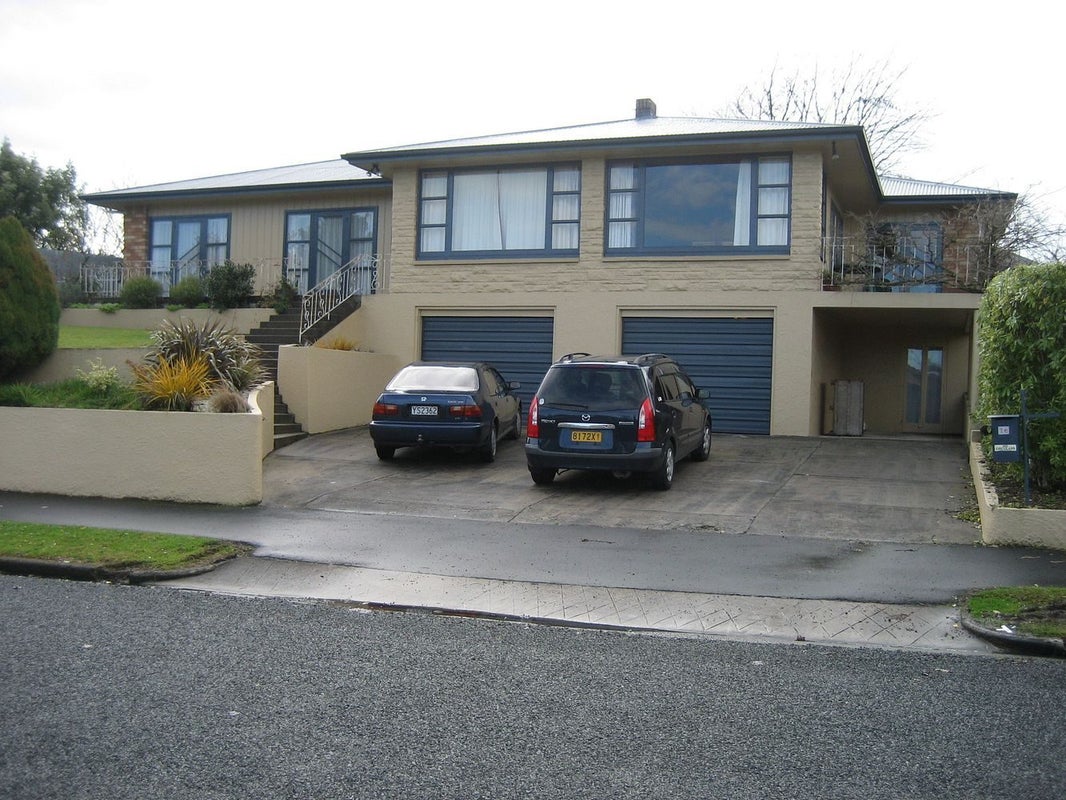 16 Kelvin Place, Hamilton East, Hamilton - Carousel 1