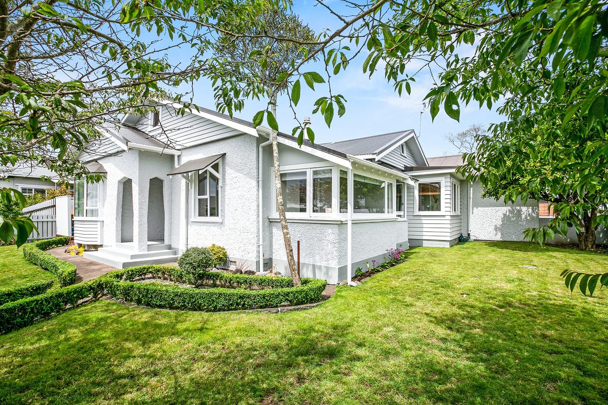 2 Rawhiti Street, Vogeltown, New Plymouth - Carousel 1
