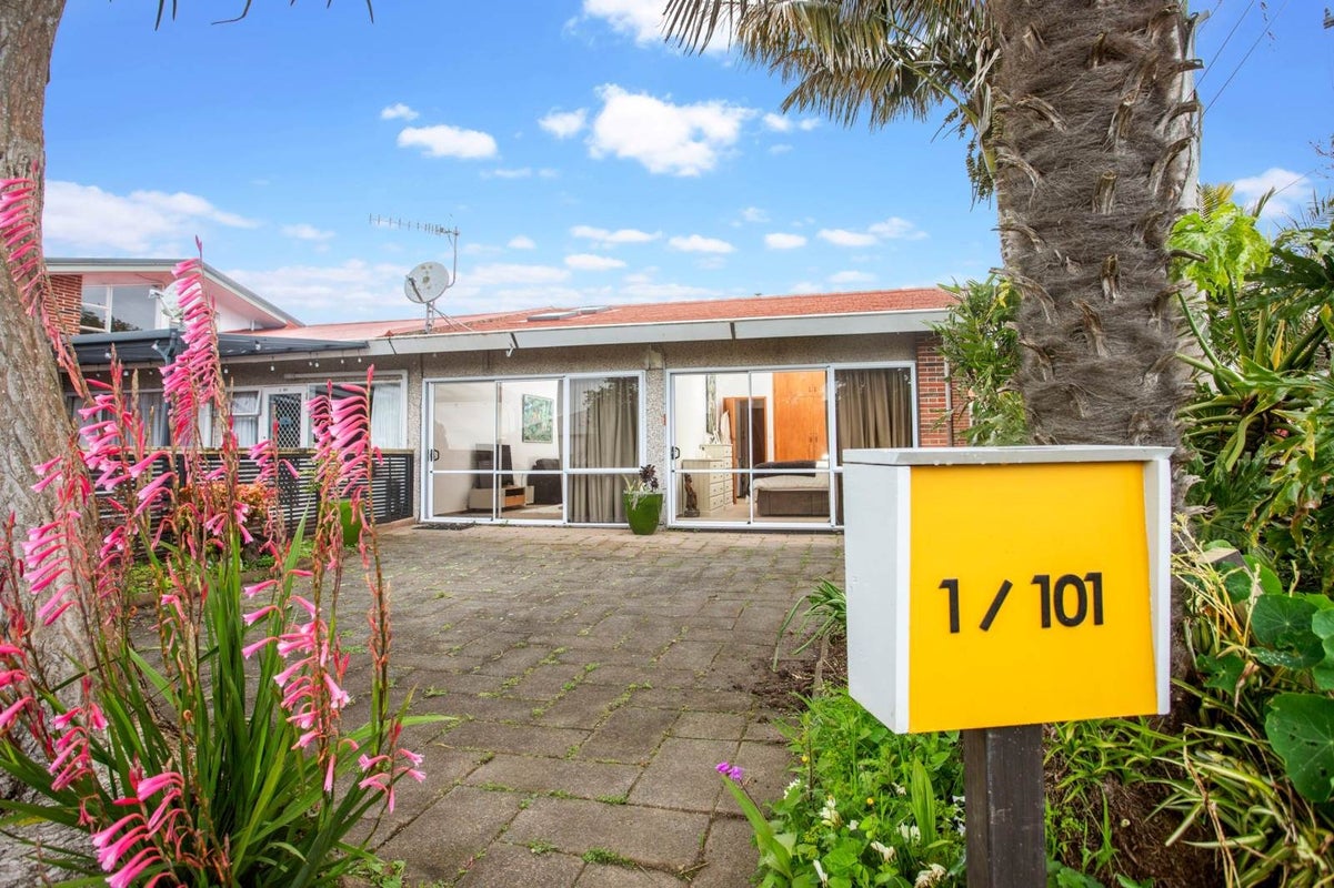 1/101 Selwyn Road, Howick, Auckland - Carousel 1