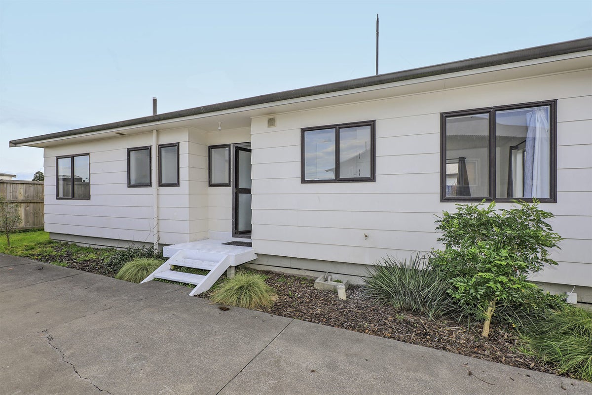 11 Holmes Place, Flaxmere, Hastings - Carousel 2