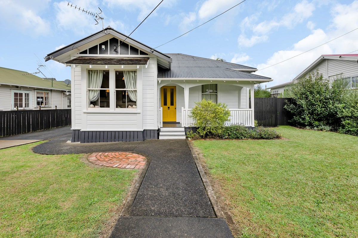 10 Drummond Street, Regent, Whangarei - Carousel 1