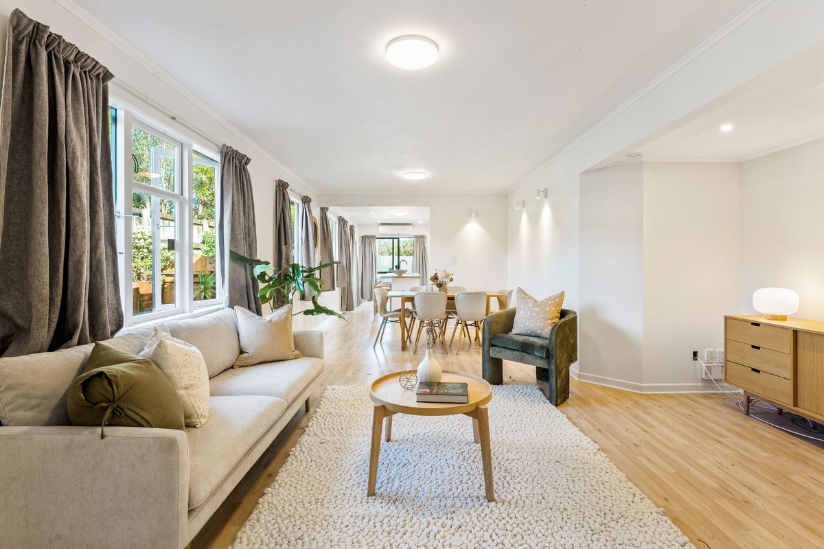 56 Savoy Road, Glen Eden, Auckland - Carousel 2