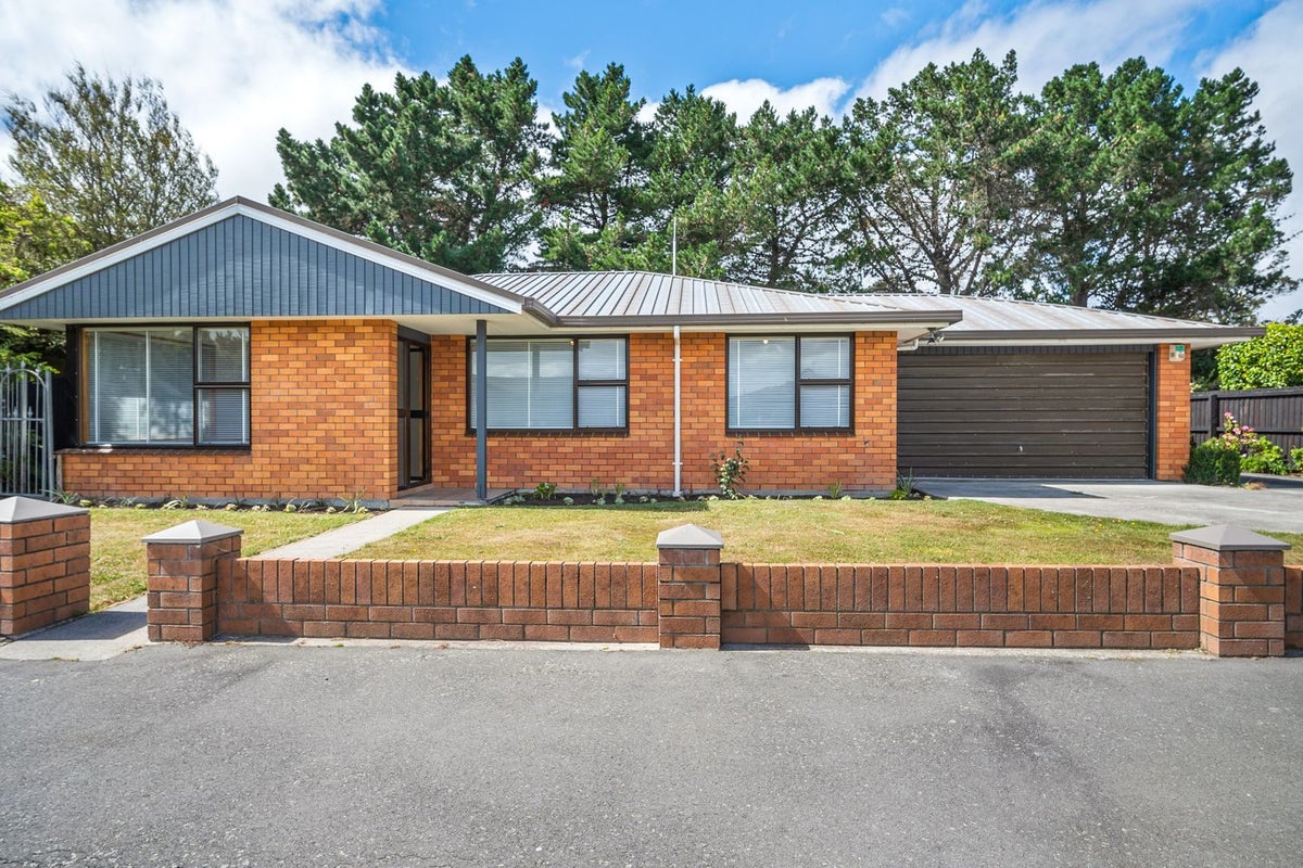 1/82 Waratah Street, Avondale, Christchurch - Carousel 1