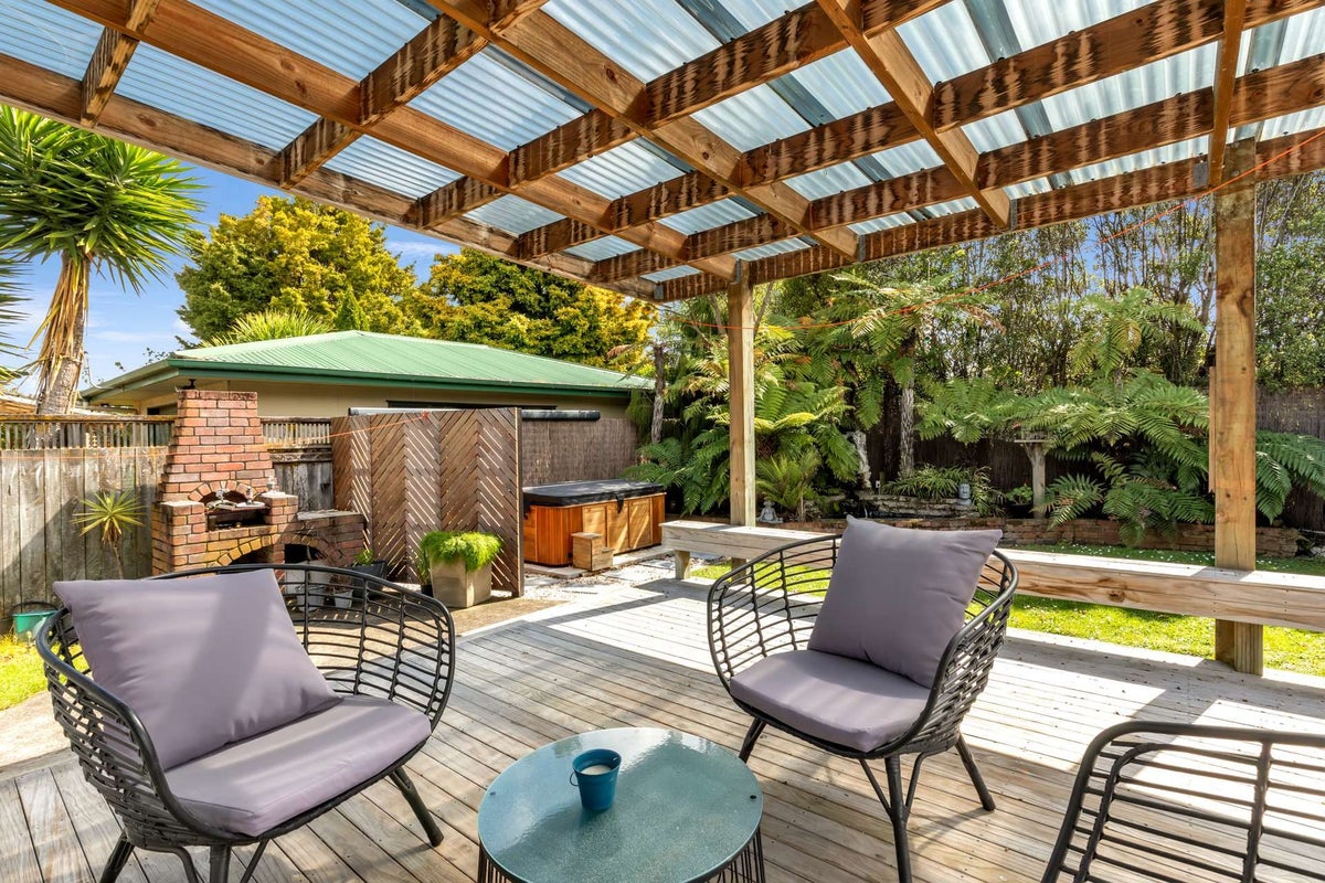 33 Winston Avenue, Hokowhitu, Palmerston North - Carousel 1