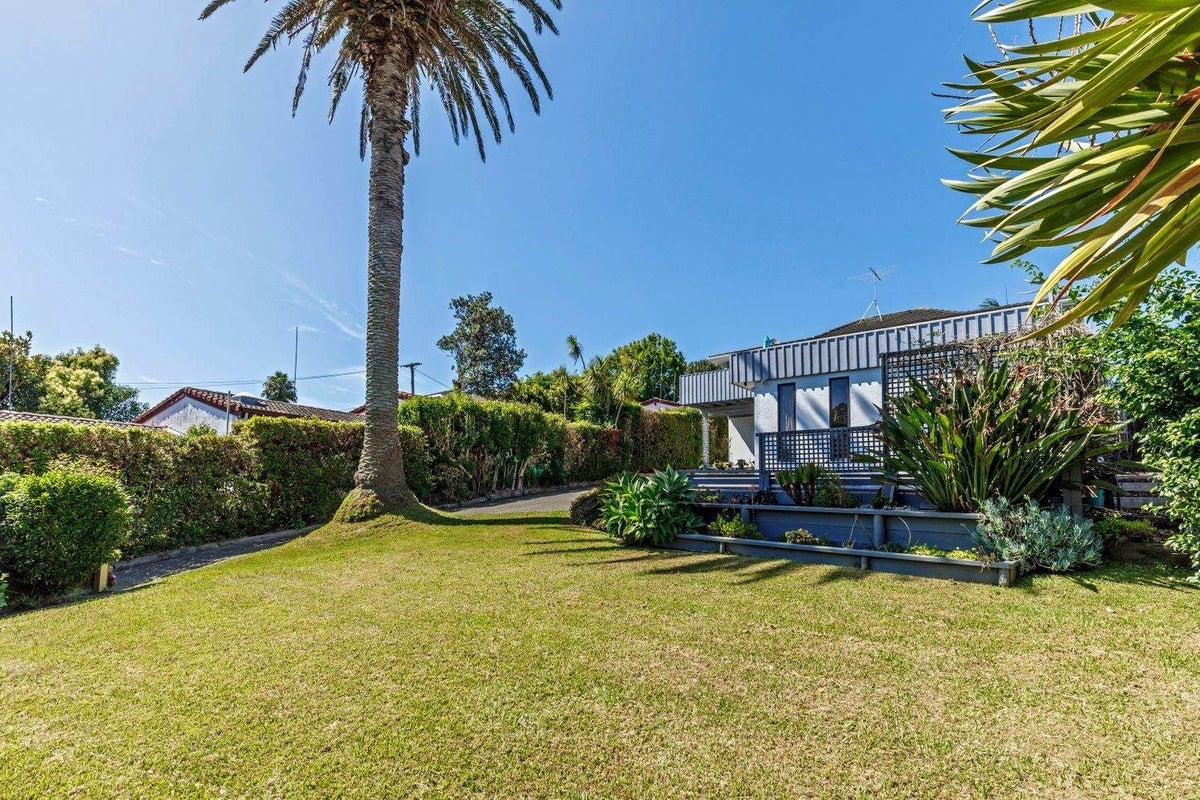 26 Glencoe Road, Browns Bay, Auckland - Carousel 22