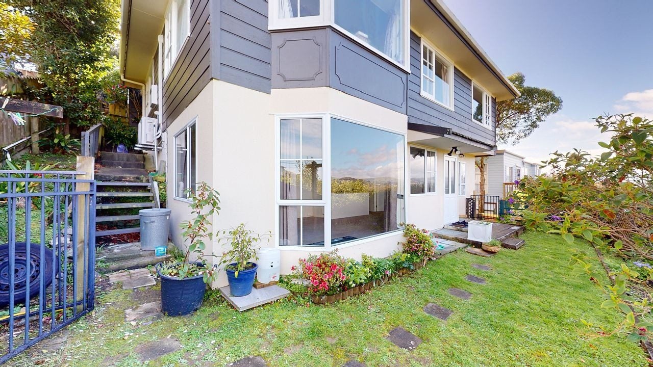 38 Truro Road, Camborne, Porirua - Carousel 1