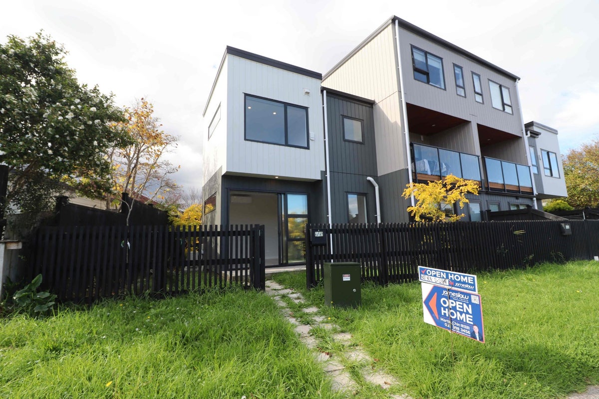 4/67 Kervil Avenue, Te Atatu Peninsula, Auckland - Carousel 1
