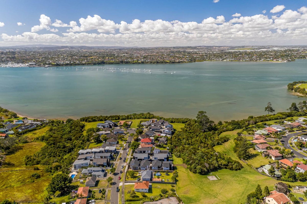 5B Fernwood Place, Wai o Taiki Bay, Auckland - Carousel 1