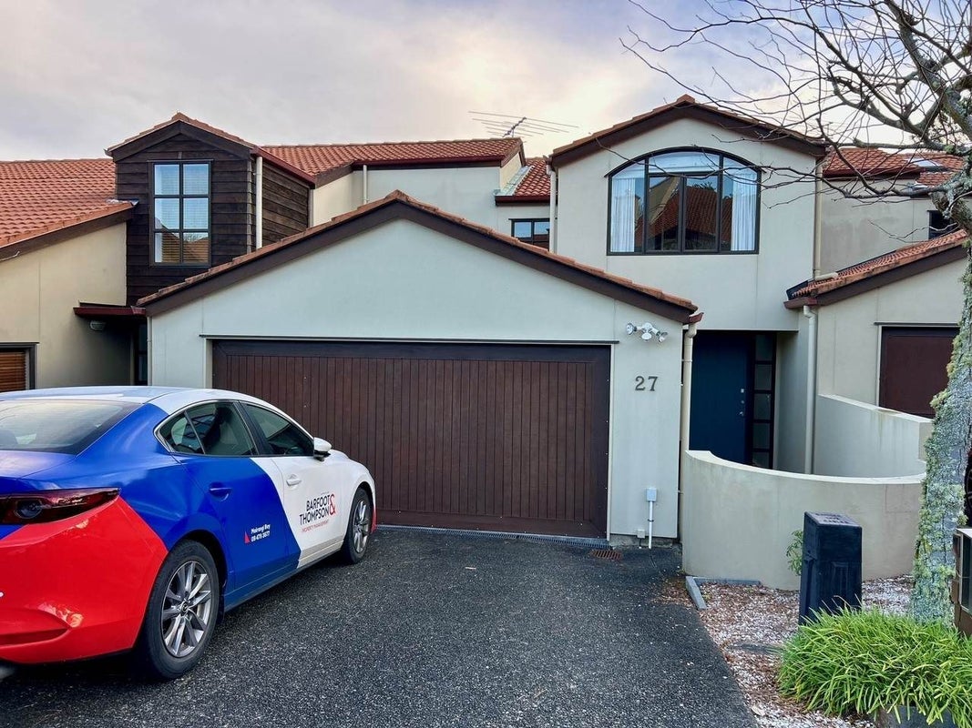 27/8 Tobago Place, Sunnynook, Auckland - Carousel 1
