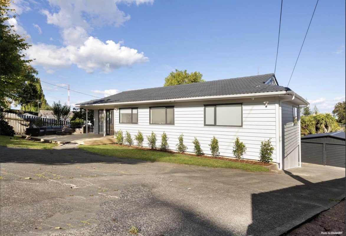 30 Waimumu Road, Massey, Auckland - Carousel 1