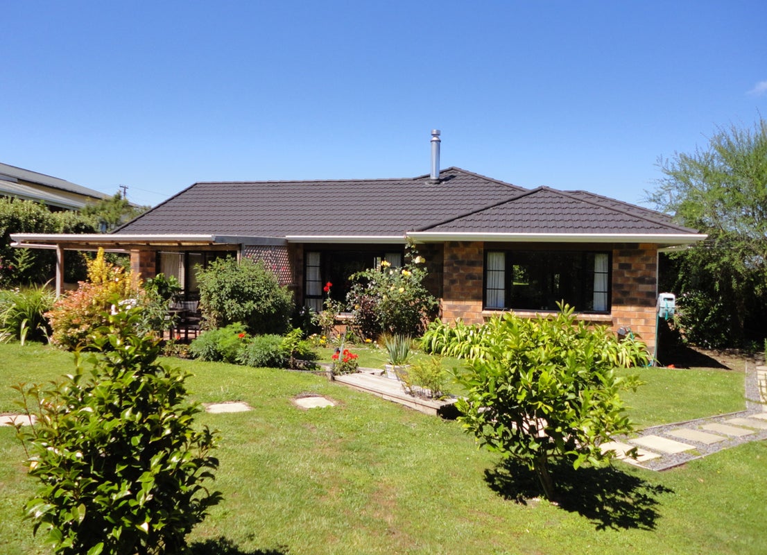 6 Bastia Avenue, Bastia Hill, Whanganui - Carousel 1