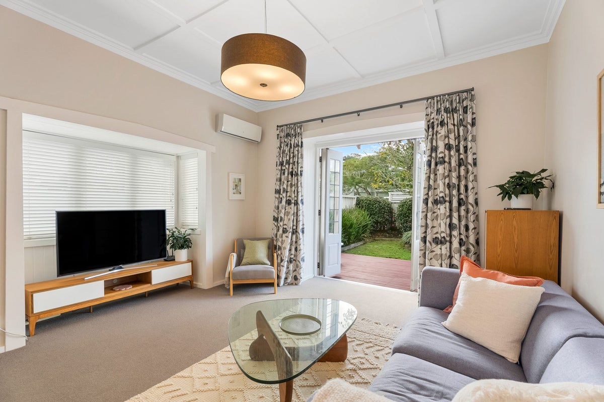 22 Highland Road, Mount Albert, Auckland - Carousel 2