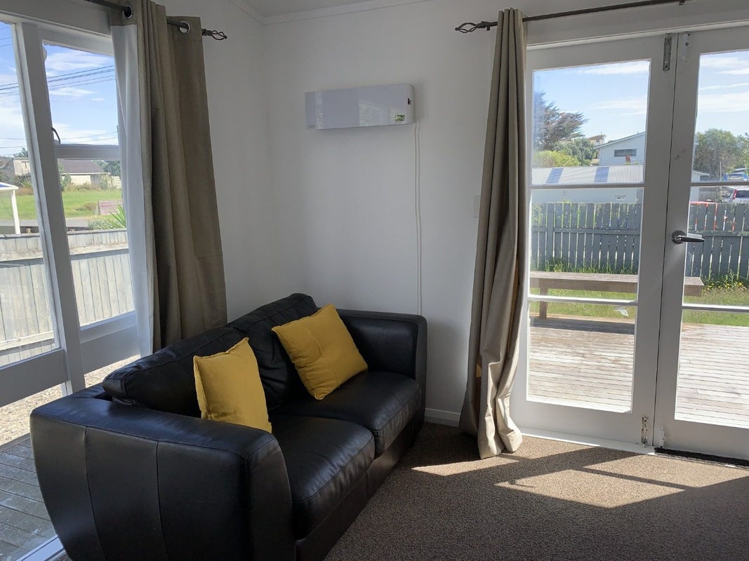 52/52A Park Avenue, Waitarere Beach, Levin - Carousel 2