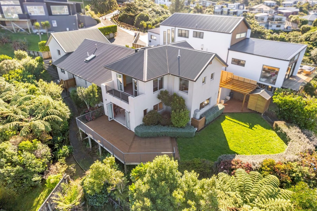 27 Meadowbank Drive, Belmont, Lower Hutt - Carousel 1