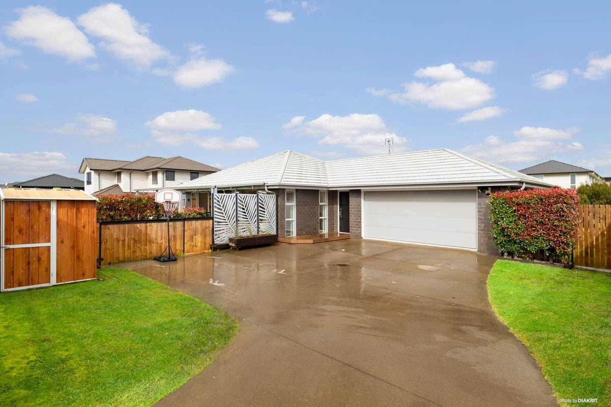 9 Tahuna Minhinnick DR, Glenbrook, Glenbrook - Carousel 1