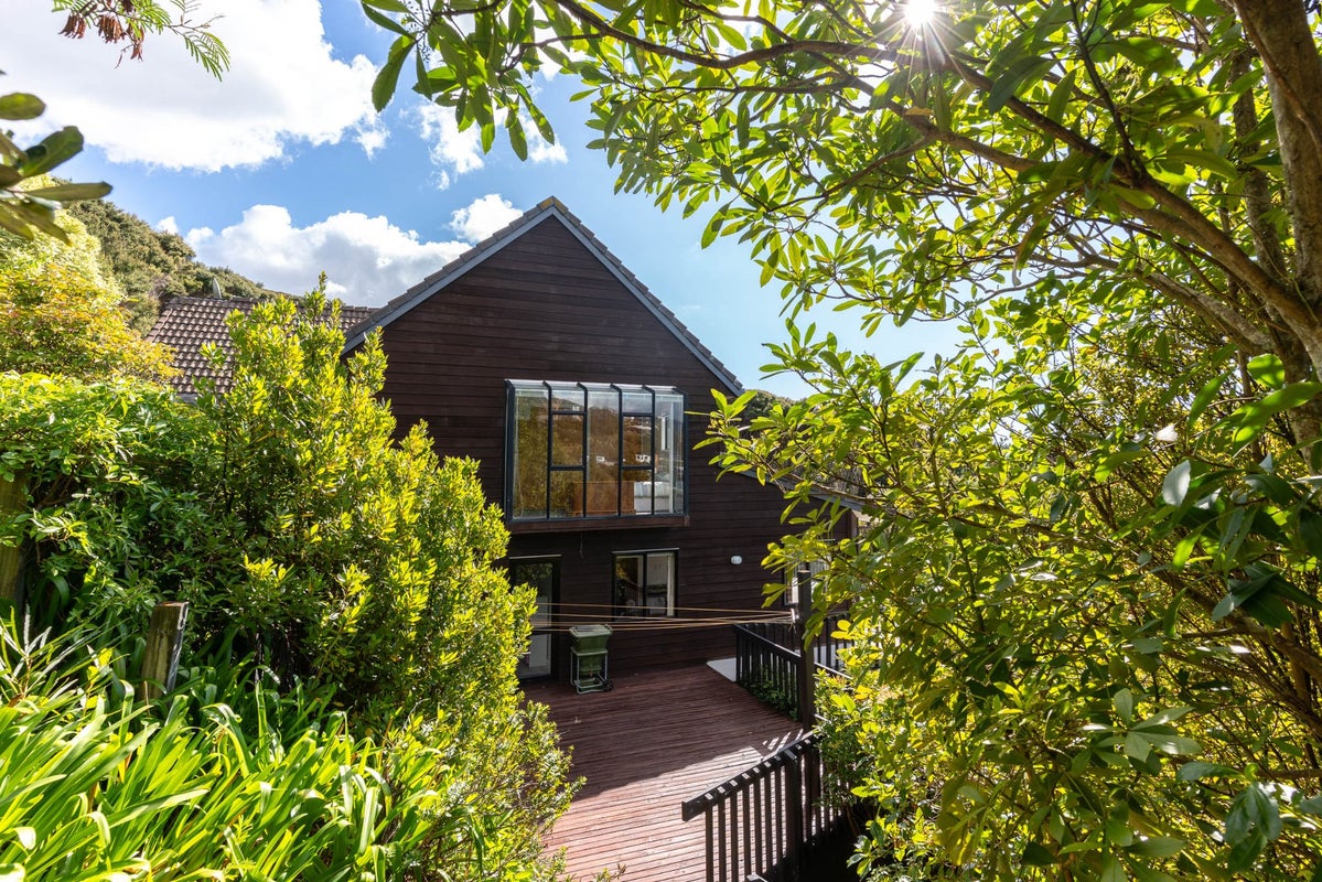 9 Furneaux Grove, Whitby, Porirua - Carousel 2