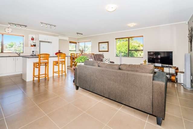 1/112 Oaktree Avenue, Browns Bay, Auckland - Carousel 2