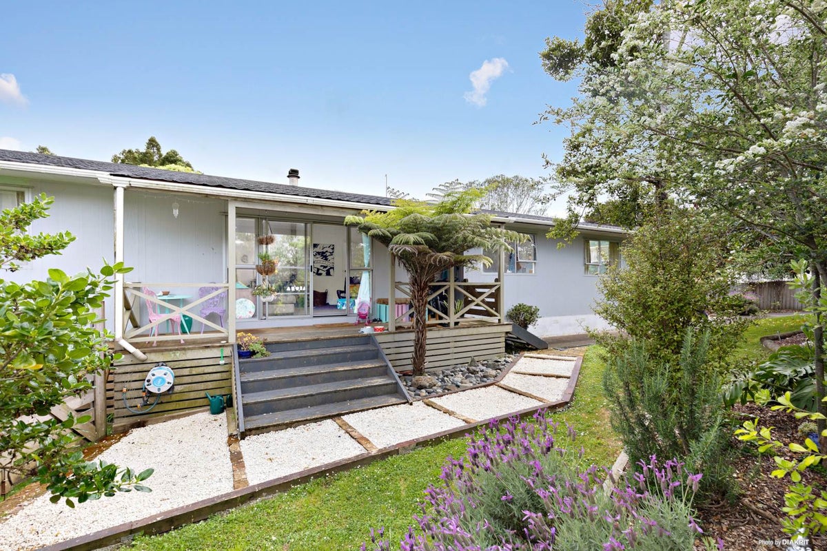78 Wirihana Road, Titirangi, Auckland - Carousel 1
