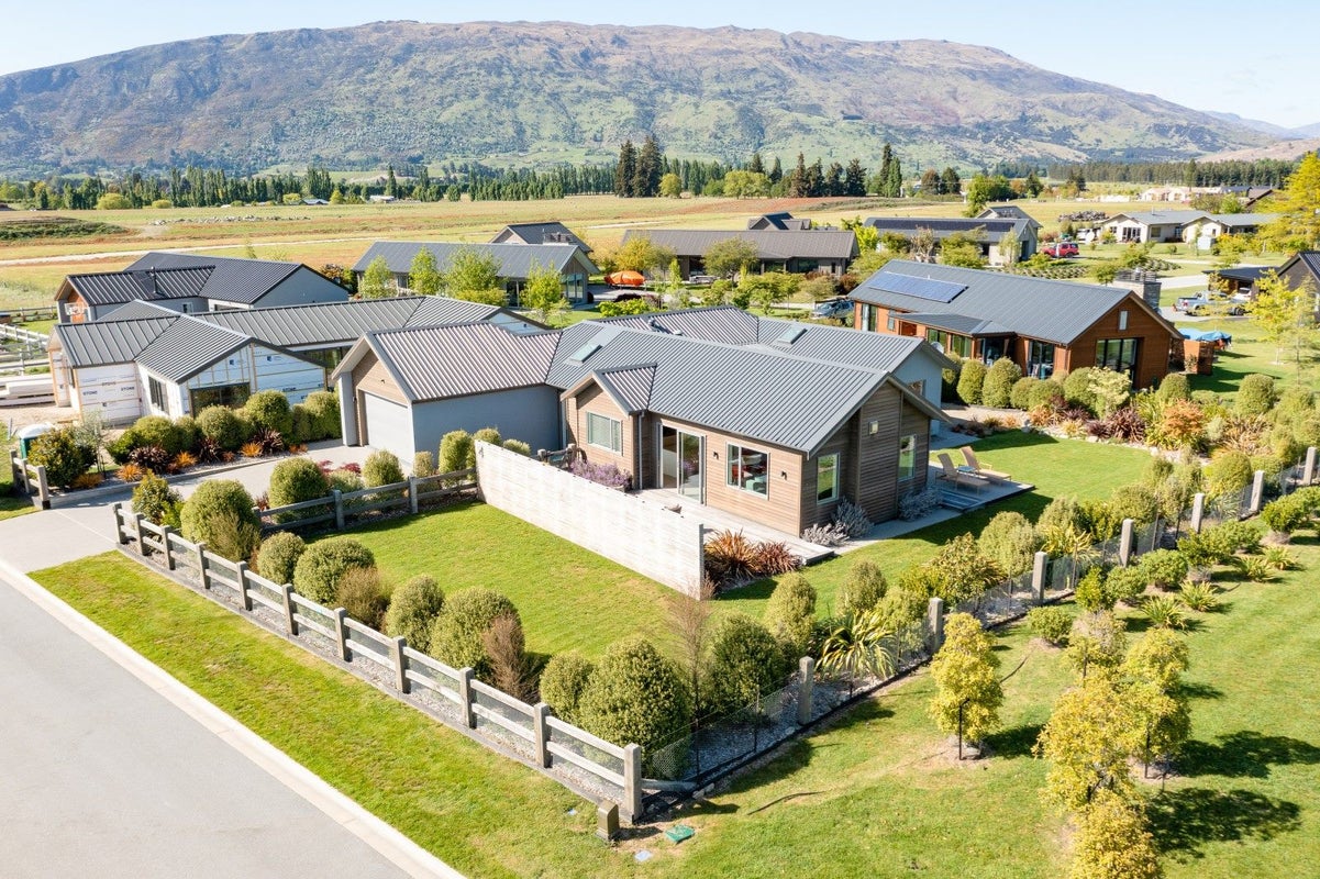 4 Mcdonald Street, Queenstown - Carousel 1