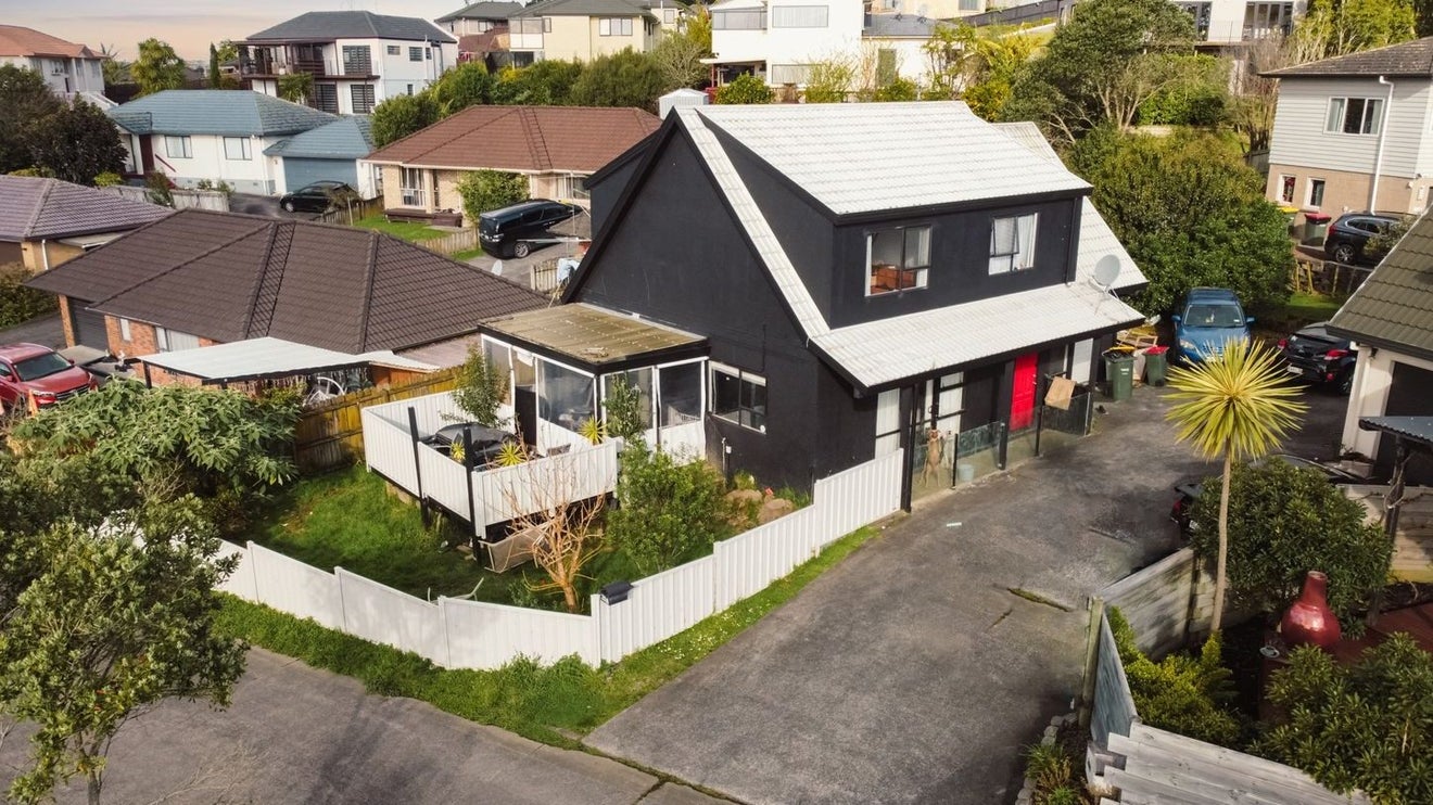 1/20 Lowburn Place, Clover Park, Auckland - Carousel 1