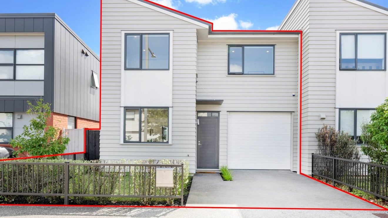 22 Haddington Drive, Flat Bush, Auckland - Carousel 1
