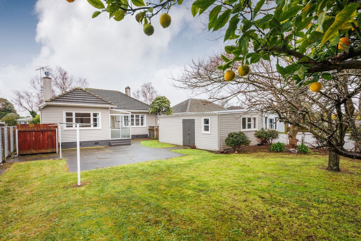17 Webb Street, Terrace End, Palmerston North - Carousel 1