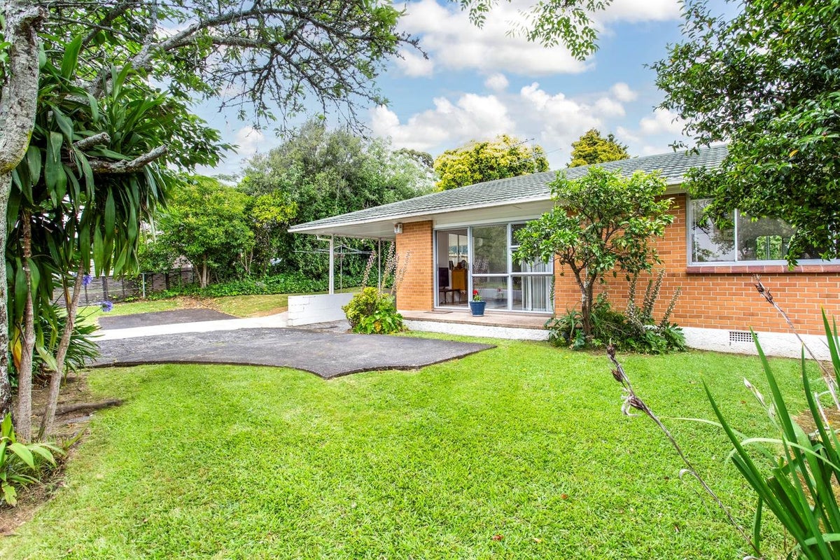 2/73 Vodanovich Road, Te Atatu South, Auckland - Carousel 1