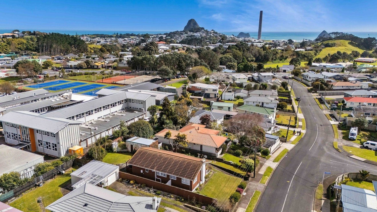 18 Belair Avenue, Blagdon, New Plymouth - Carousel 2