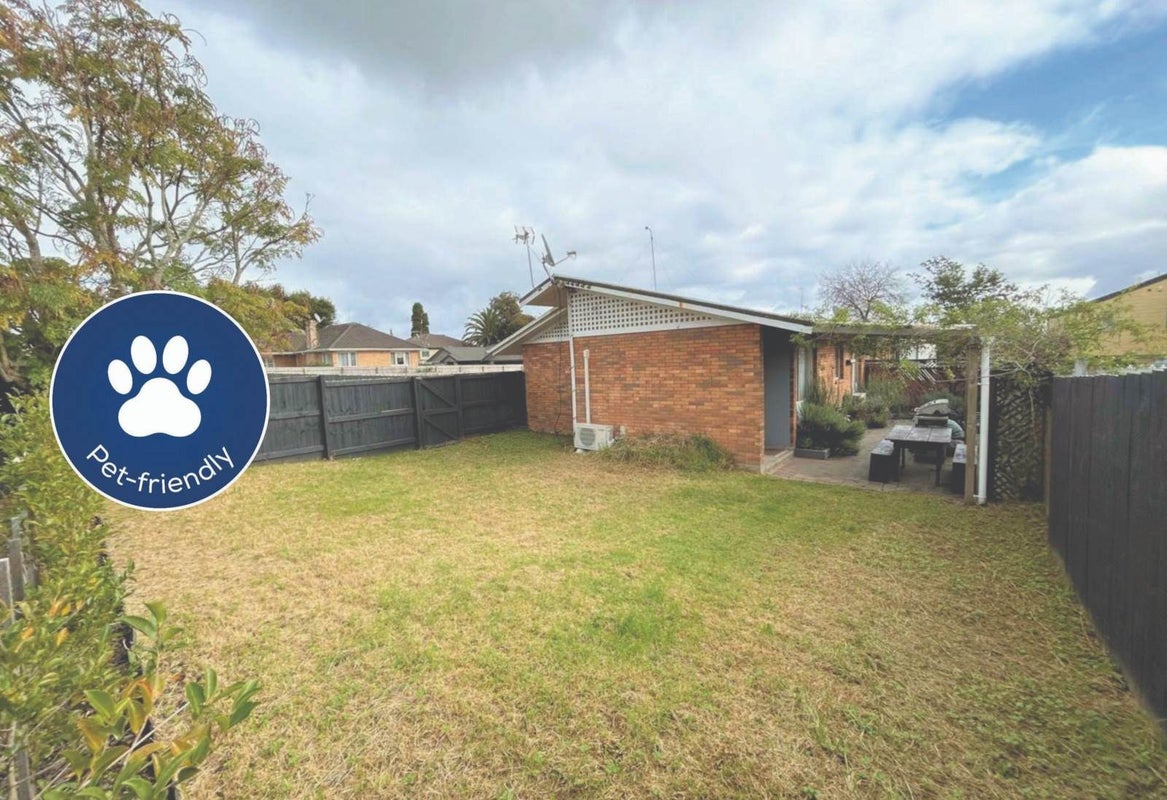 1/236 Te Atatu Road, Te Atatu South, Auckland - Carousel 1