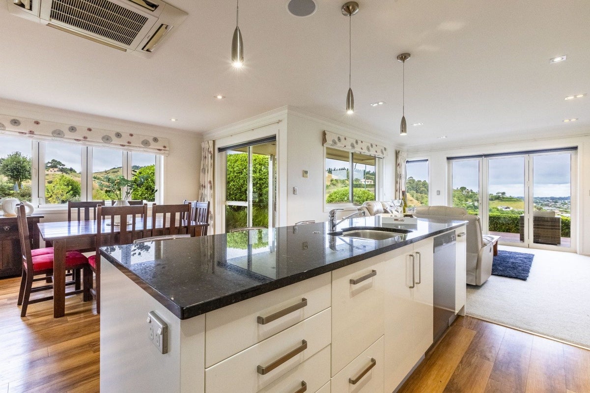 118 Kent Terrace, Taradale, Napier - Carousel 1