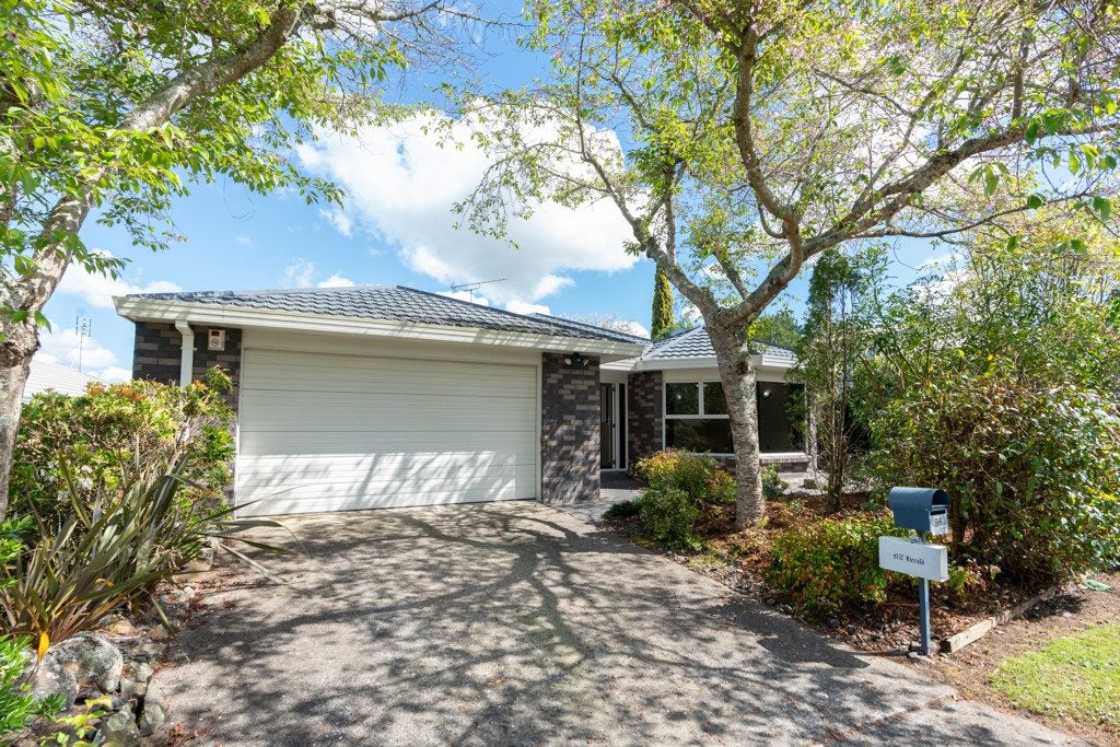 96 Dixon Road, Glenview, Hamilton - Carousel 1