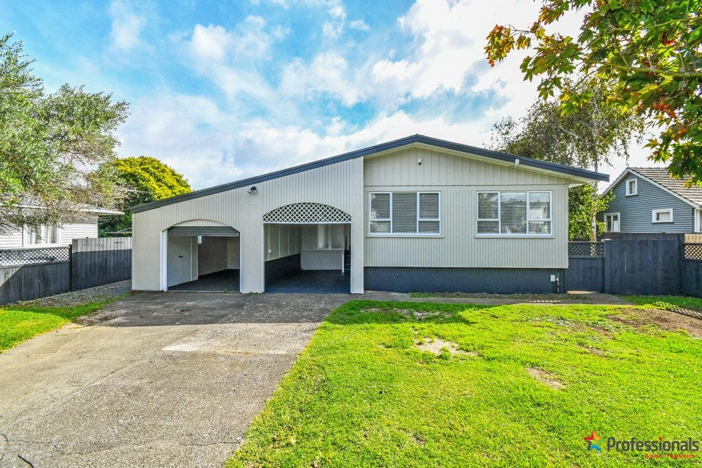 6 Blanes Road, Weymouth, Auckland - Carousel 1