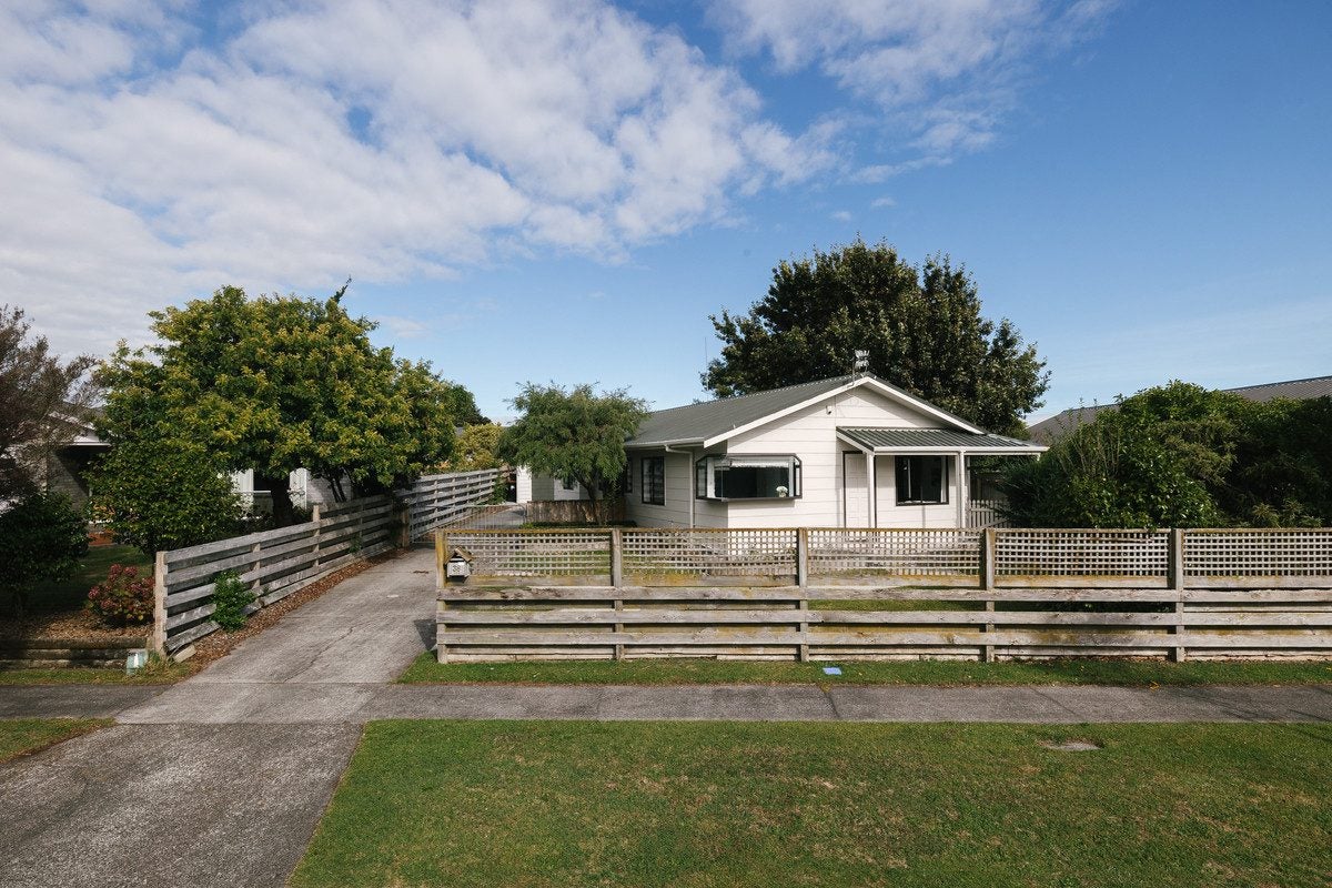 38 Peppertree Glade, Kelvin Grove, Palmerston North - Carousel 29