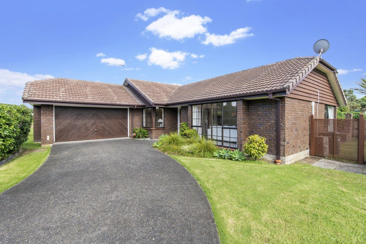 33 Uppingham Crescent, Hillcrest, Auckland - Carousel 2