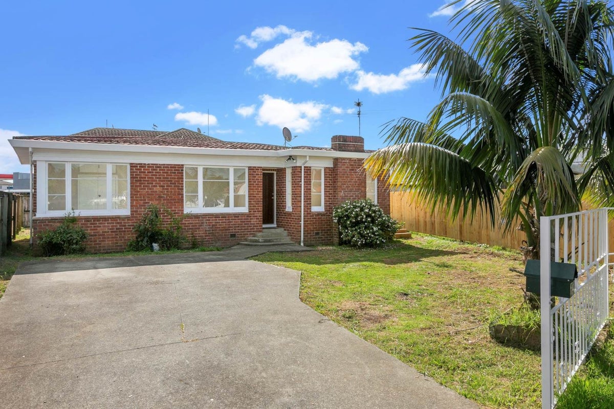 4 Albert Road, Manukau, Auckland - Carousel 1