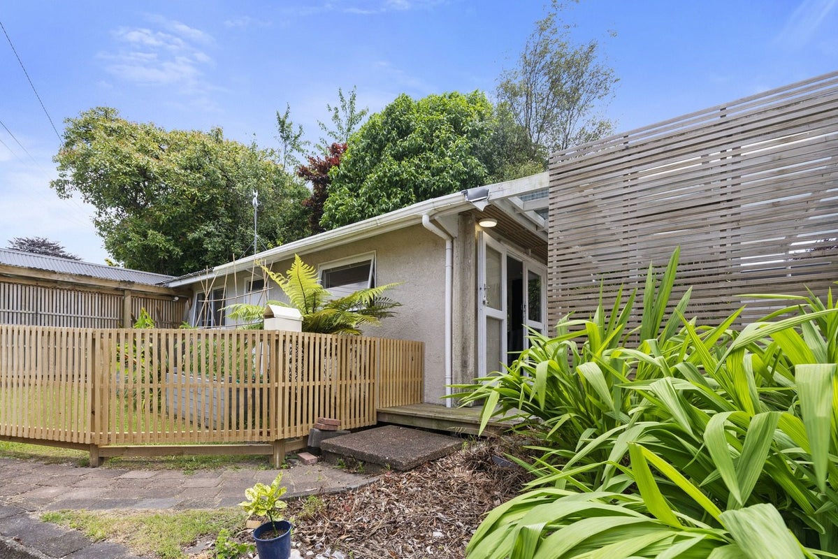 103 Koutu Road, Kawaha Point, Rotorua - Carousel 1