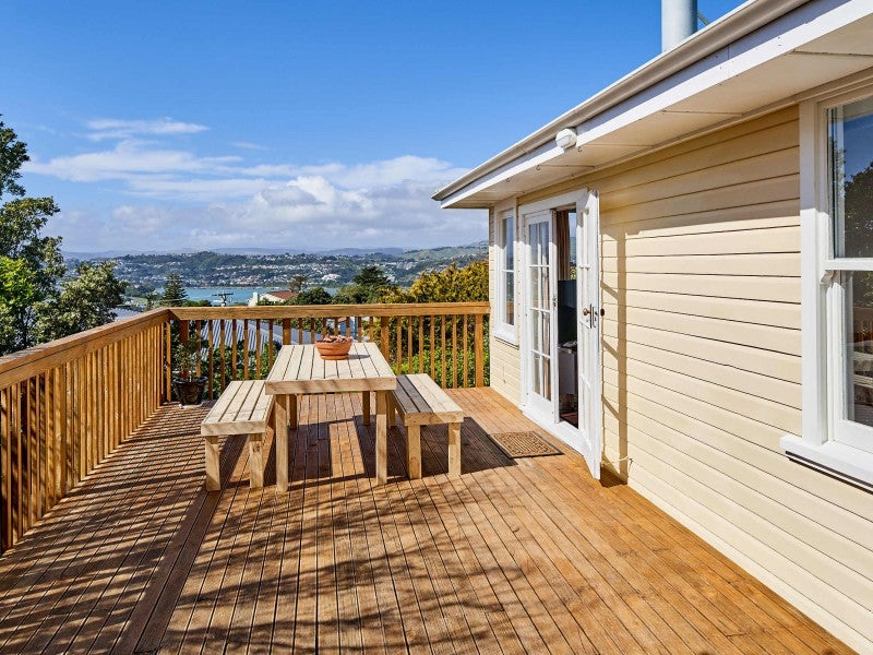 10 Hiwi Crescent, Titahi Bay, Porirua - Carousel 1