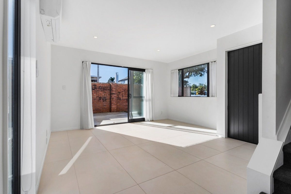 42 Hollywood Avenue, Epsom, Auckland - Carousel 2