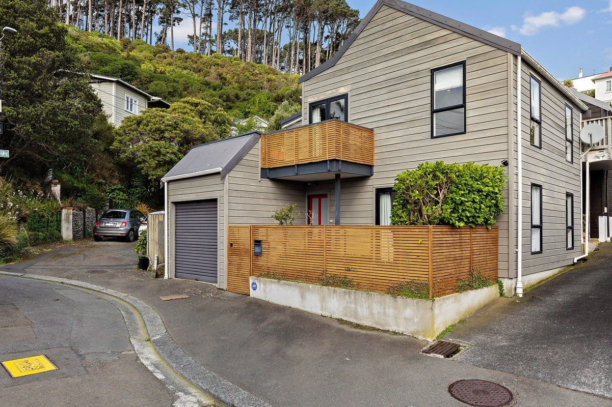 1/28 Lawrence Street, Newtown, Wellington - Carousel 1