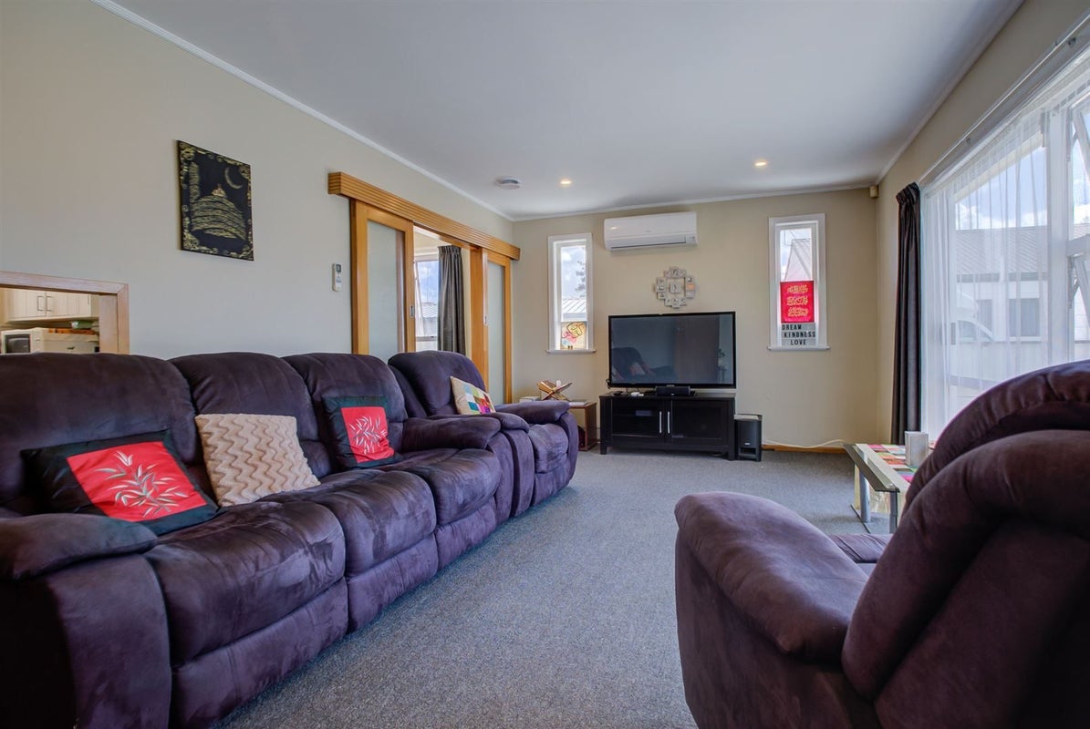 27 Bruce Avenue, Glenview, Hamilton - Carousel 2