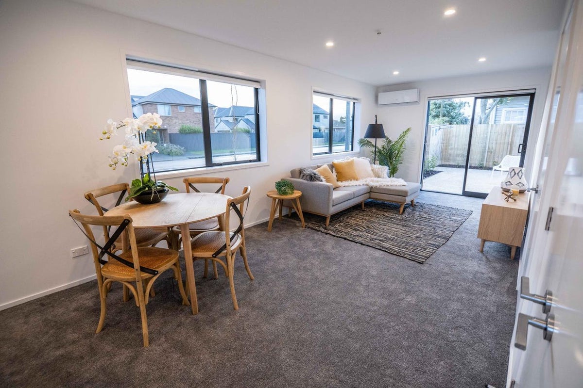 1/11 Cressy Street, Waterloo, Lower Hutt - Carousel 1