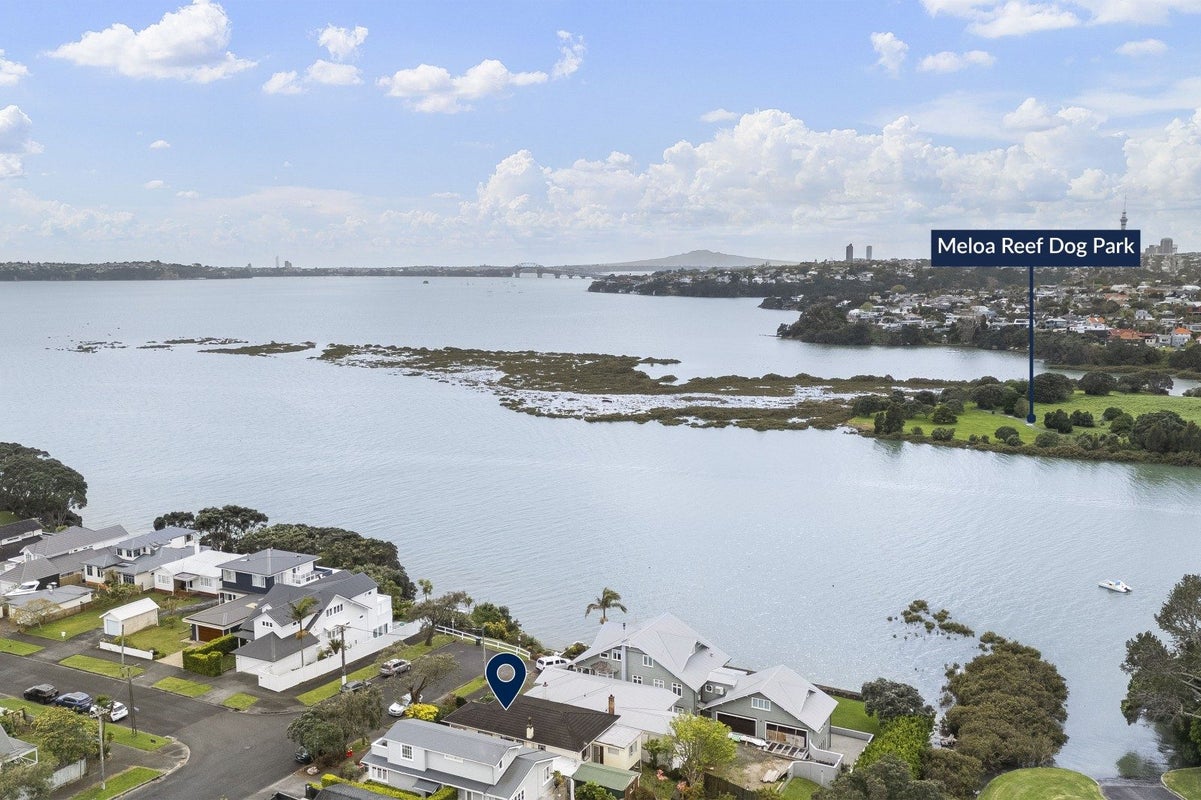 37 Johnstone Street, Point Chevalier, Auckland - Carousel 2