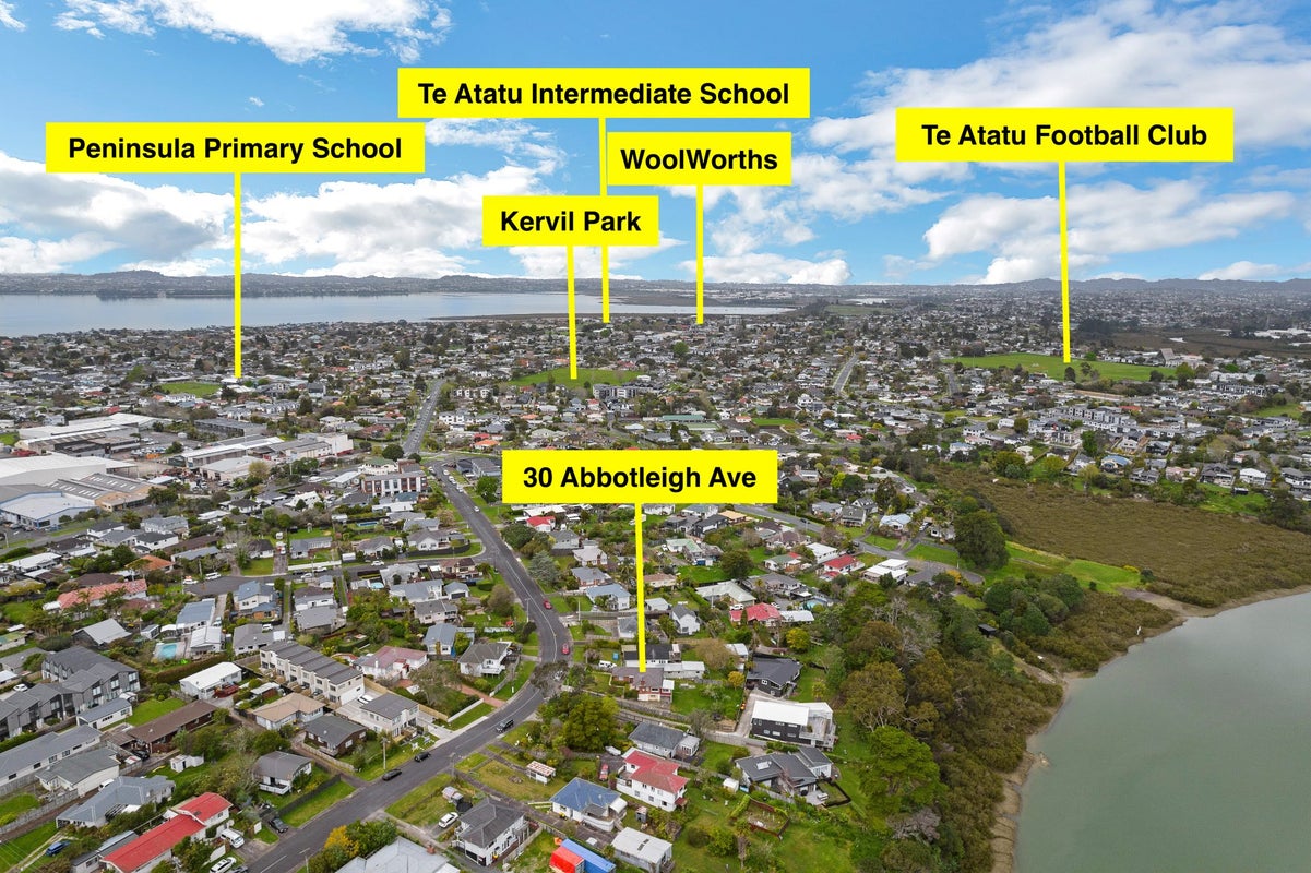 30 Abbotleigh Avenue, Te Atatu Peninsula, Auckland - Carousel 2