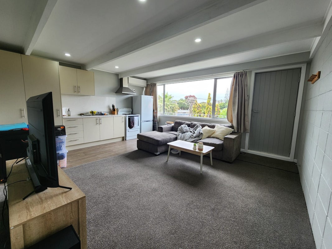 7 Clare Place, Favona, Auckland - Carousel 2
