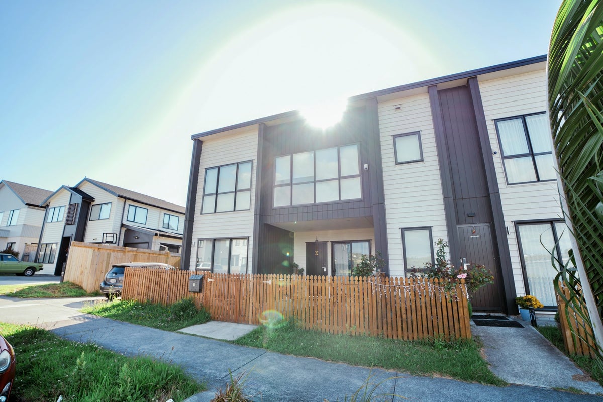 1 Ascent Street, Flat Bush, Auckland - Carousel 1