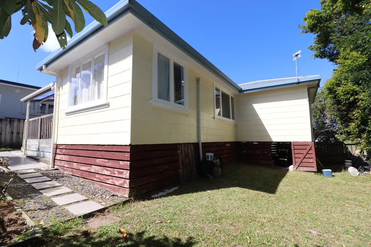 1/41 Pomaria Road, Henderson, Auckland - Carousel 1