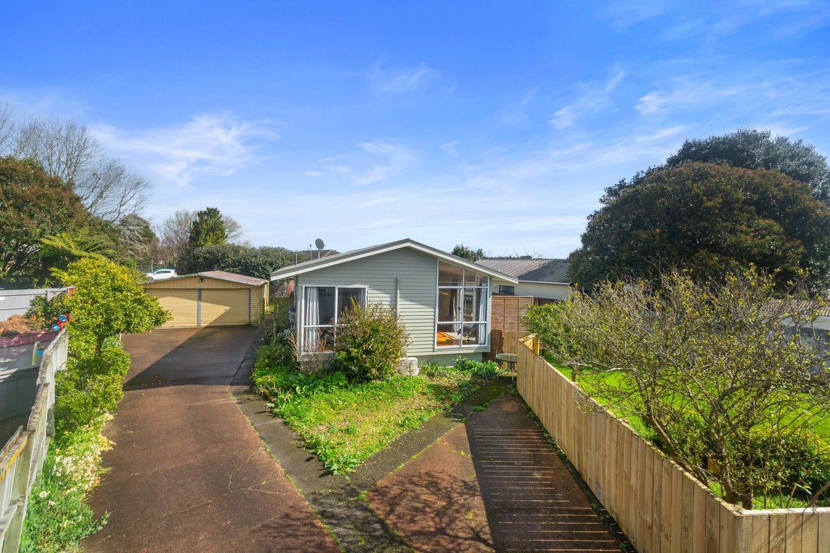 3 Hughdene Place, Henderson, Auckland - Carousel 2