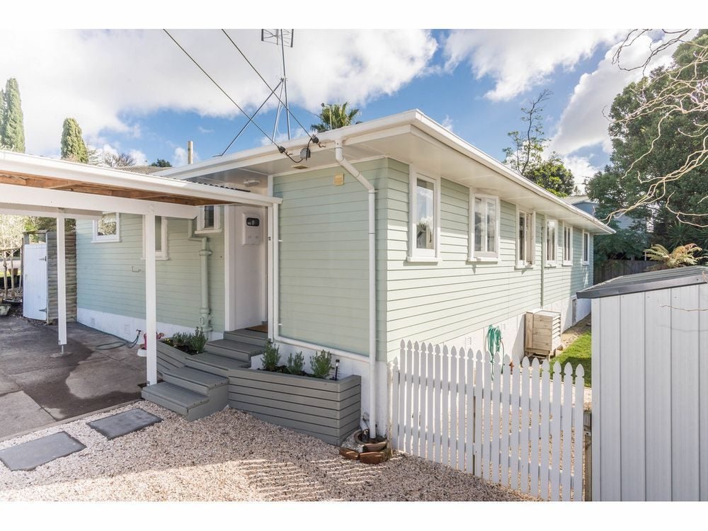 12 Whittle Place, New Windsor, Auckland - Carousel 1