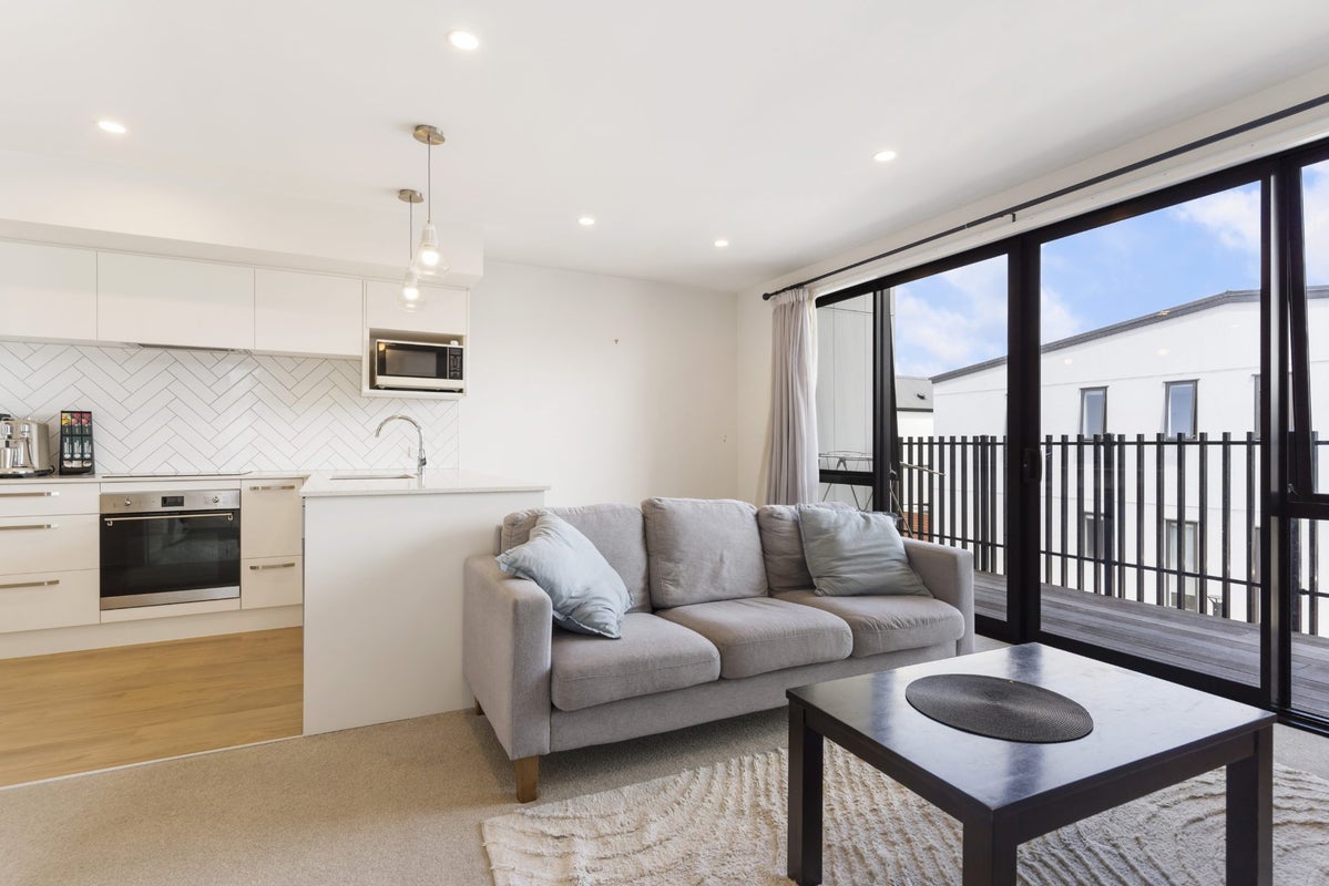 2/12 Unga Place, Beachlands, Auckland - Carousel 1